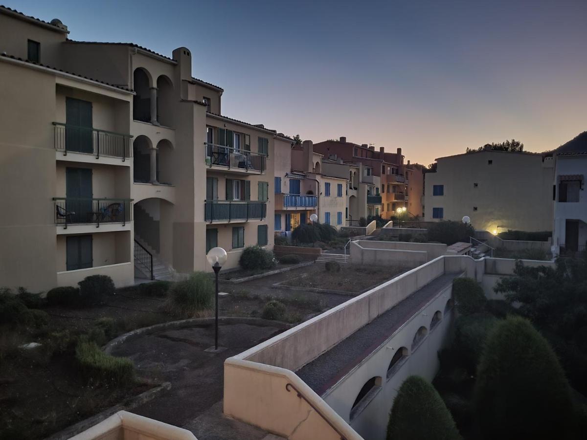 Superbe T2 En Centre Ville Au Calme A Deux Pas Du Marche Cavalaire-sur-Mer Bagian luar foto